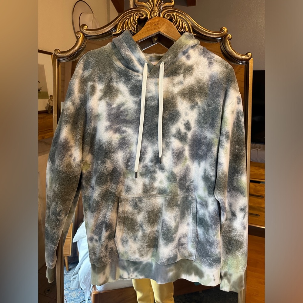 Men’s M tie died hoodie by Feat.